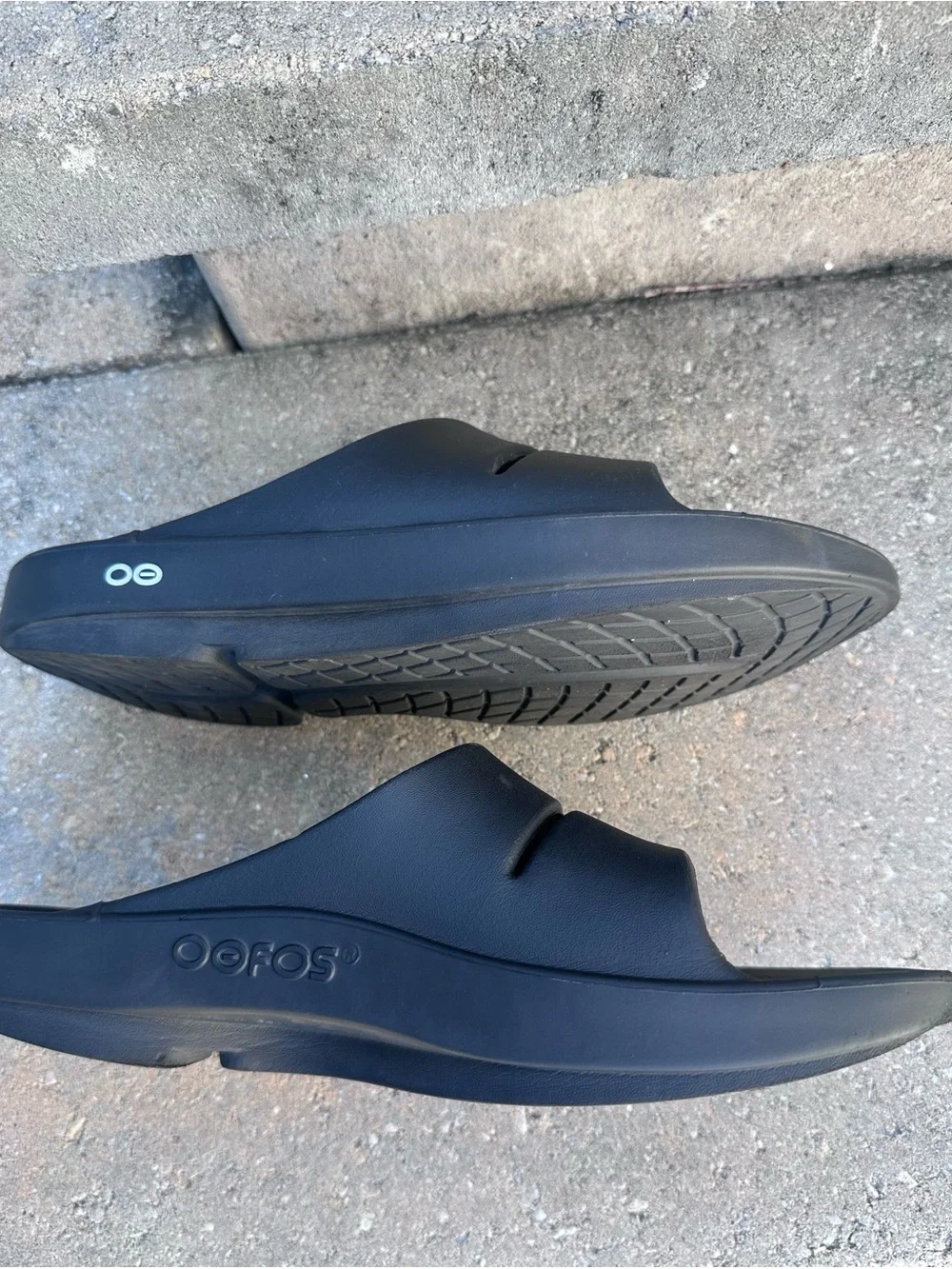 OOFOS Men's Black Dual-Strap Slide Sandals